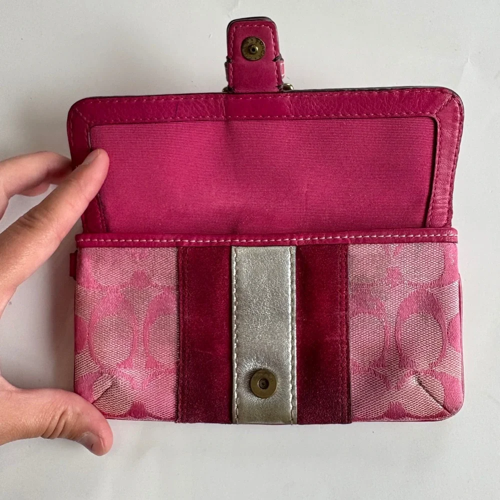Coach Pink Signature Jacquard Wristlet Suede Trim Buckle Detail Wallet Y2K Vtg - Picture 7 of 9